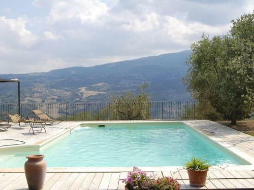 Valley-view Holiday Home In Seggiano With A Sauna