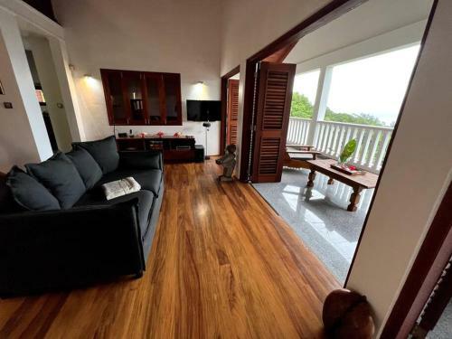 Hilltop South - Villa Bougainville