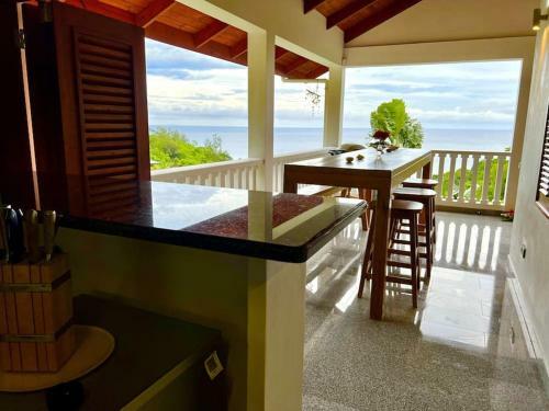 Hilltop South - Villa Bougainville