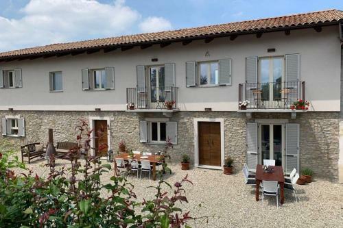 Villa Restructured House With View In The Hart Of Langhe