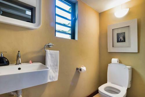 Villa Vakoa - Tranquil Villa With Lush Gardens