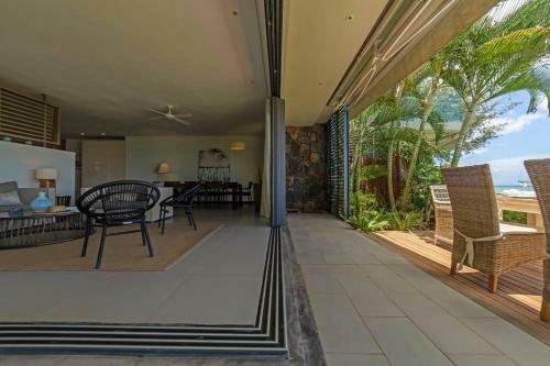 Amaranth Iii: 3 Bedroom Beachfront Apartment With Rooftop Pool