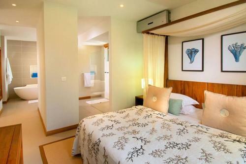 Amaranth Ii: Three Bedroom Beach Apartment With Rooftop Pool
