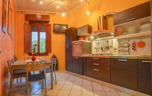 Beautiful Apartment In Signa With 2 Bedrooms