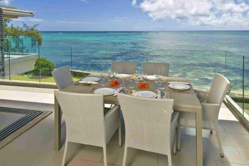 Amaranth I: Three Bedroom Beach Apartment With Rooftop Pool