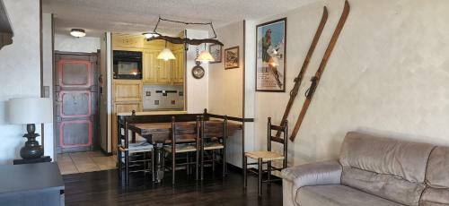 Hostdomus - City Center Apartment