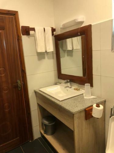 Hotel Jey's Jiko Kitchen And Resort