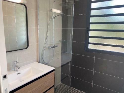 Villa & Bungalow 'coco Des Sables' Les Pieds Dans L'eau