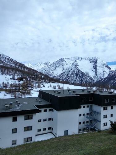 Apartment 69 Residence Palace 1