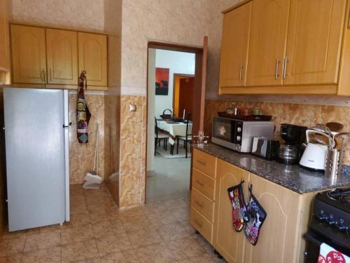 Apartamento Beautiful 4 Bedroom Home With Free Parking.