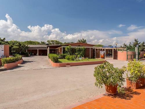 Snug Mobile Home In Sorso With Garden