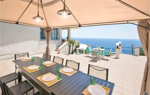 Nice Home In Staletti With Jacuzzi, Sauna And 4 Bedrooms