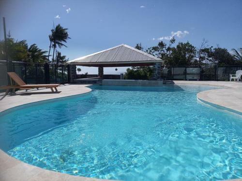 Appartement F3 Dans Petit Complexe Tranquille