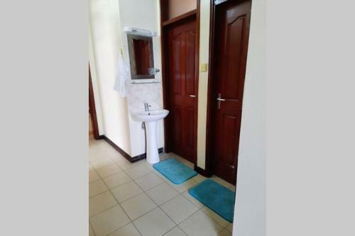 Nyali 3 Bedroom Apartment With Parking, Wifi, AC