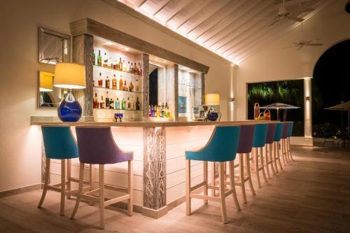Hotel The Cove Suites