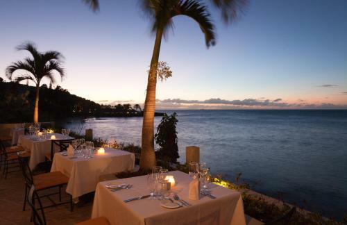 Hotel The Cove Suites