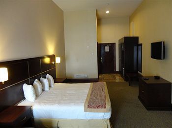 Woodbine Hotel & Suites