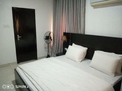 Apartamento Derin Court Onireke Gra