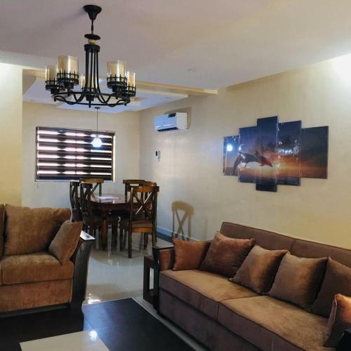 Tts' - The Thompsons' Luxury Hill Top Apartments