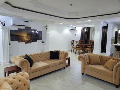 Tts' - The Thompsons' Luxury Hill Top Apartments