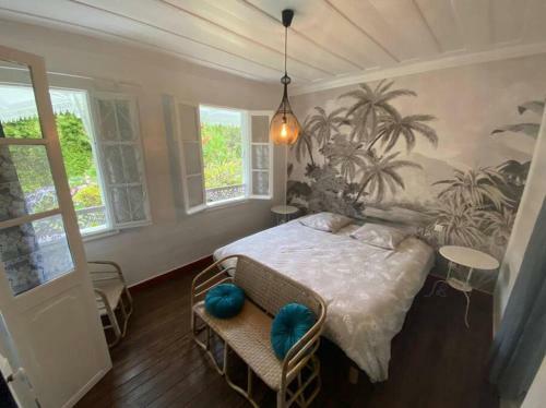 La Villa Blanche, Hell-bourg