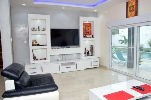 Magnifique Villa Climatis�e Avec Piscine � Warang