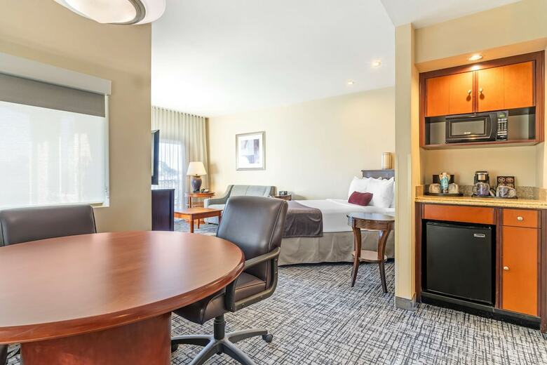 Best Western Plus Bayside Hotel