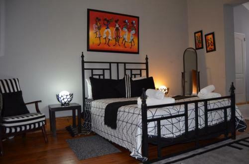 Hostal Sondela Bed & Breakfast