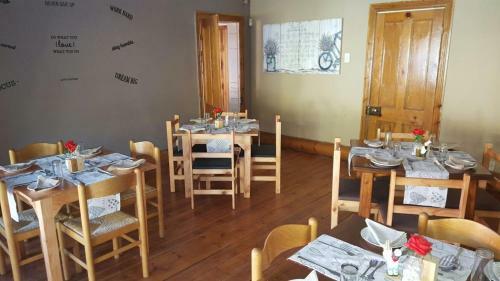 Hostal Sondela Bed & Breakfast