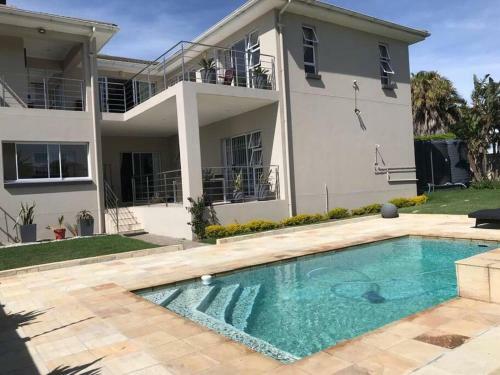 Amani Luxury Airbnb Near The Beach