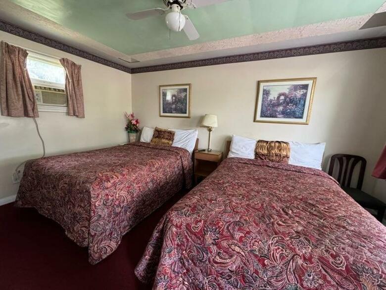 Holiday Motel