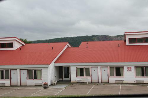 Motel Cape Breton Causeway Inn