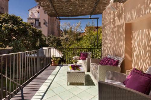 Apartamento "maison De Charme In Tasso Square"