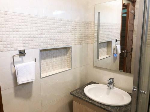 Ayanna, Impeccable, Modern 1br Apartment