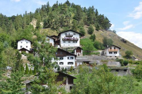 Stilfser H�uschen Mit Blick Auf K�nig Ortler