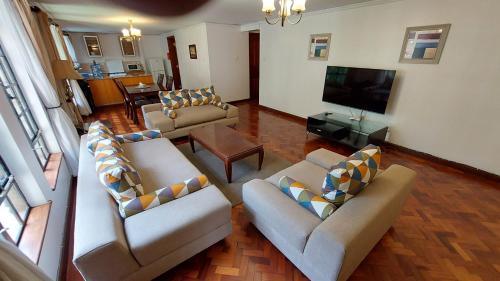 Peaceful, Spacious, Open-plan 2br Apartment Set In Large Mature Garden.
