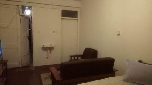 Hostal Quiet Comfortable Studio With Mature Garden View.