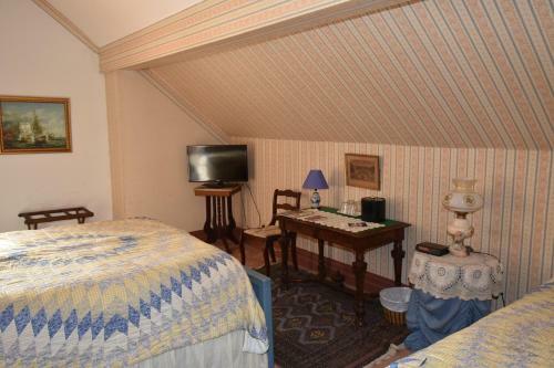 Corners Mansion Inn - A Bed And Breakfast