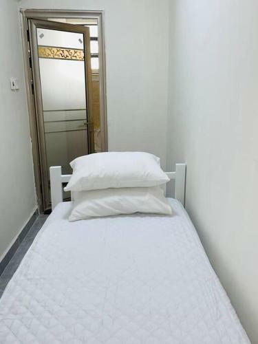 Cozy And Low Budget Studio In A Kilimani Apartment