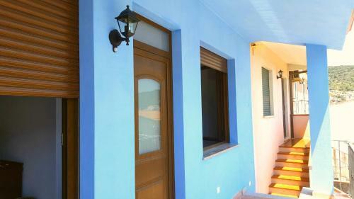 Hostal Casa Azzurra - Blue House