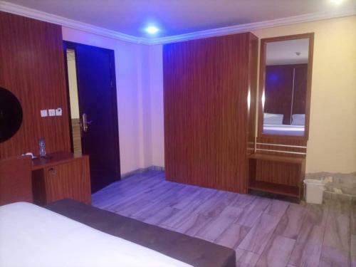 Marcopolo Hotel And Suites