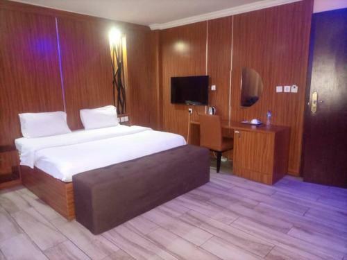 Marcopolo Hotel And Suites