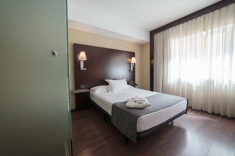 Hotel H2 Salymar