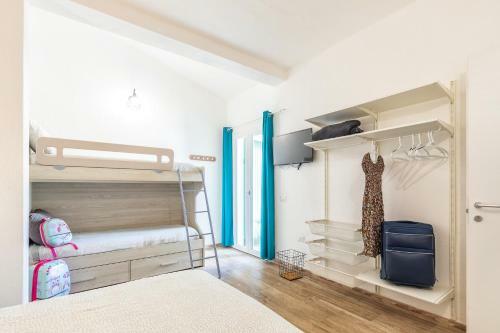 Bed & Breakfast Acquazzurra Guest House