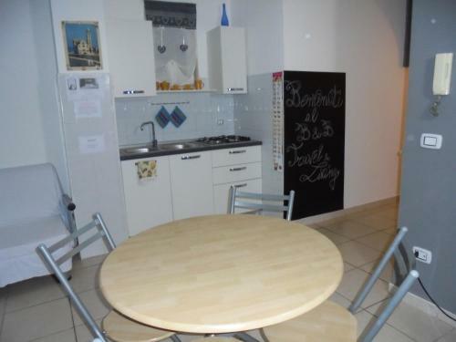 Hostal Travel And Living