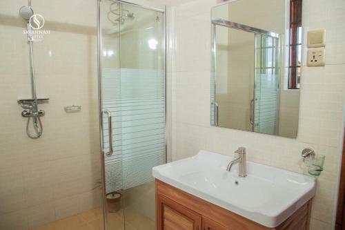 Hostal Savannah Suites