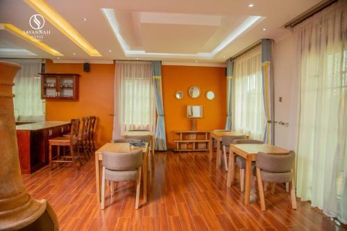 Hostal Savannah Suites