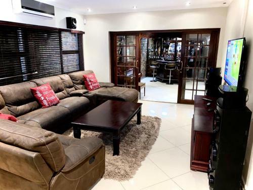 Hostal C&c Hotel Vibes Randpark Ridge Jhb 14 Units Available