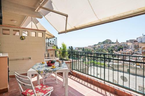 Taormina Comfortable Apartment With Terrace