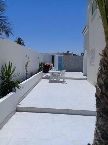 Villa Avec Piscine � 400m De La Plage